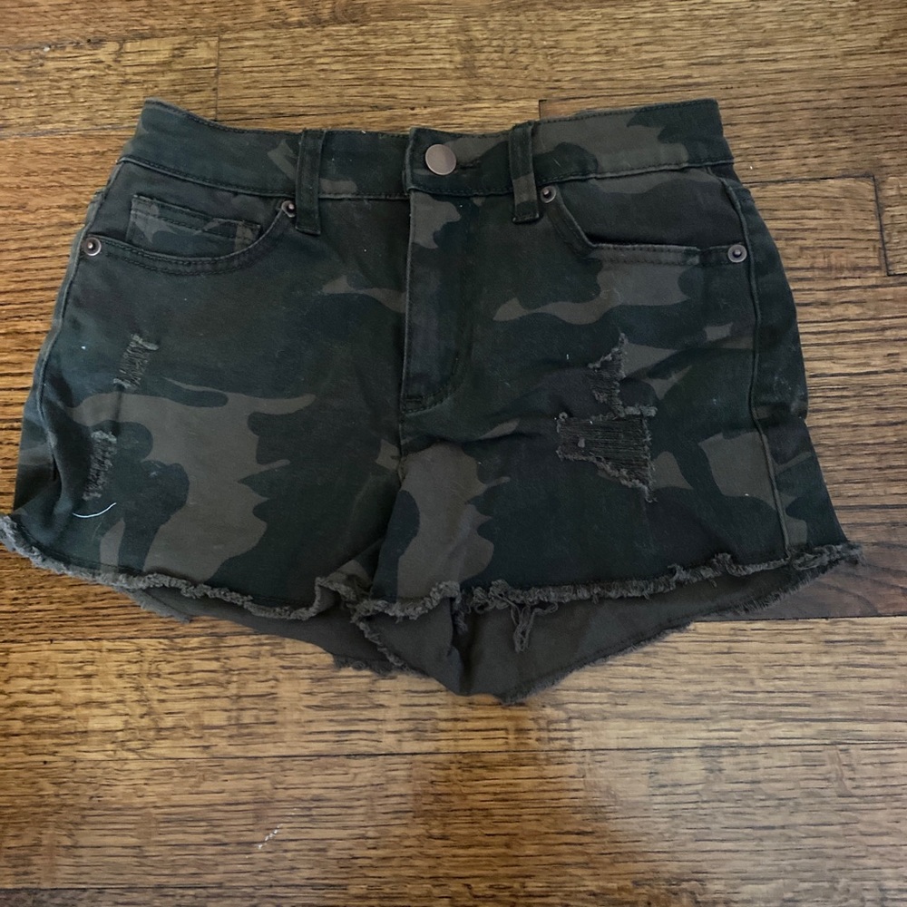 ☆CAMO ALTAR’D STATE JEAN SHORTS SIZE 24☆